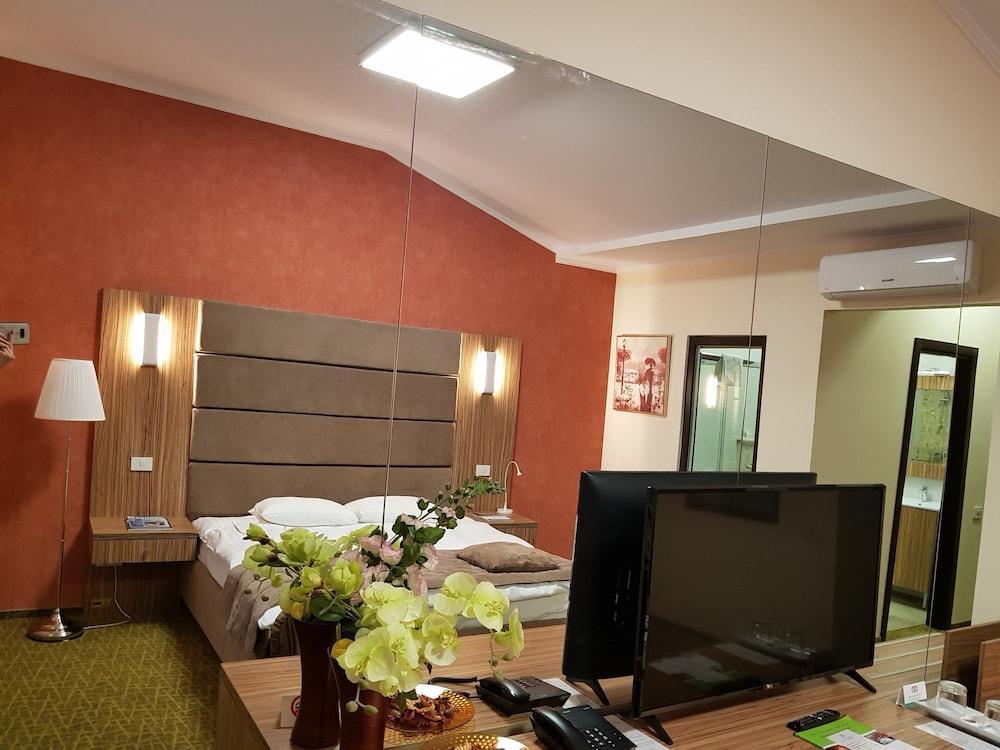 Hotel Tecadra Bucharest Exterior photo